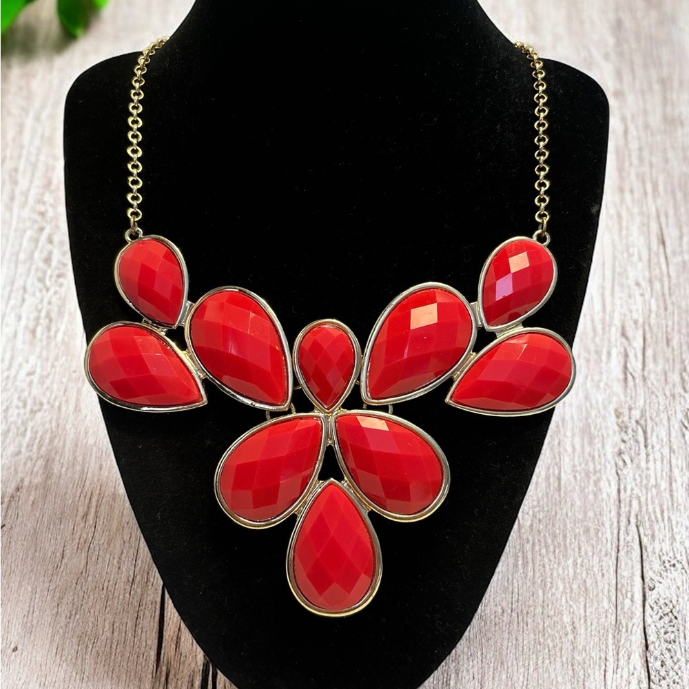Jane Stone Gold Tone Acrylic Faceted Necklace 19”+2”